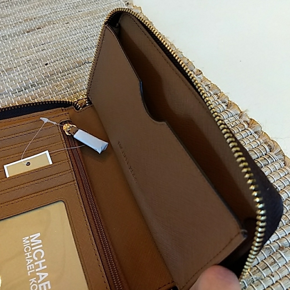 *1 LEFT* MK Large Phone Wallet - Picture 6 of 8